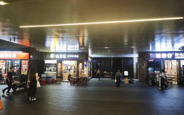 Hongshan 6979 Girls' Youth Apartment