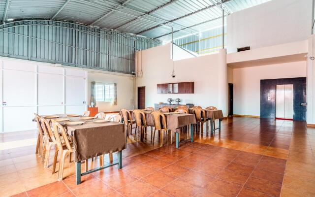 Treebo Pappilon Palace - PVS Circle