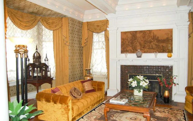 The Albanus Phillips Inn