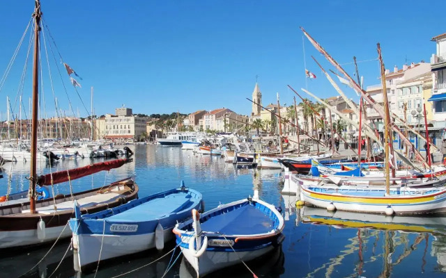 Holiday Home Baie de Bandol - SAY110