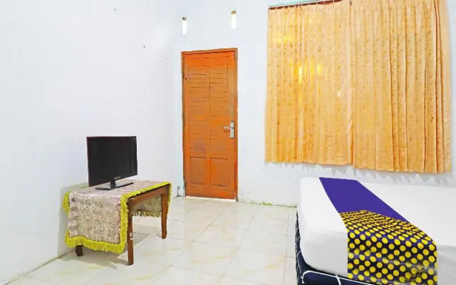 SPOT ON 91222 Kanjeng Mami Homestay Syaria – Guest Rooms – Jambi