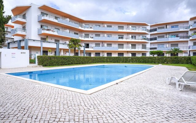 Excellent one Bedroom Apartment in Meia Praia, With Communal Pool