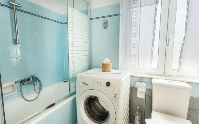 Ranias luxurious Apartment with sea view!