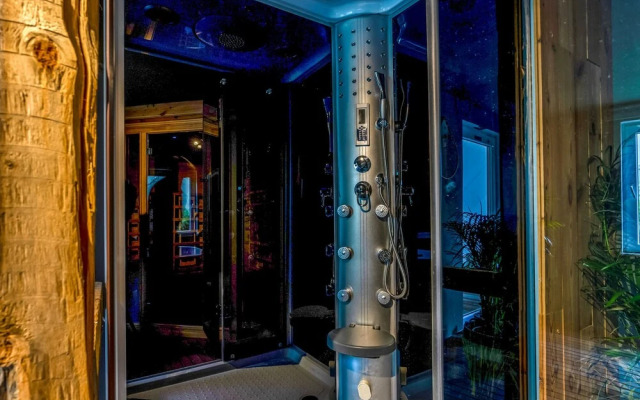 Lavish Holiday Home in Spaubeek with Turkish Steambath