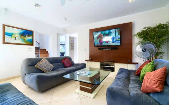 5 bedroom Villa Rio with large private pool and hot tub, Aphrodite Hills Resort