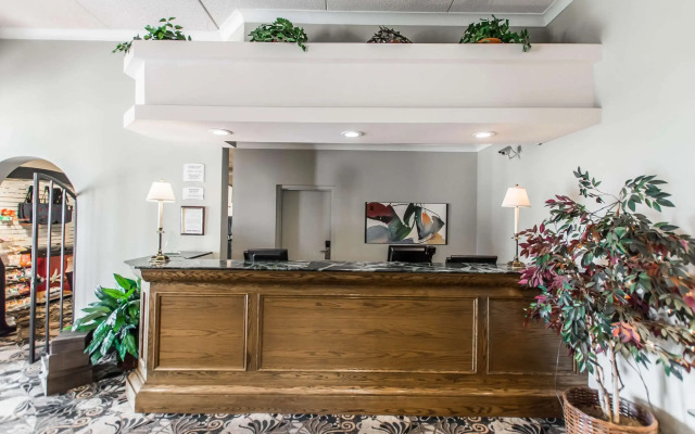 Quality Inn & Suites Garden of the Gulf