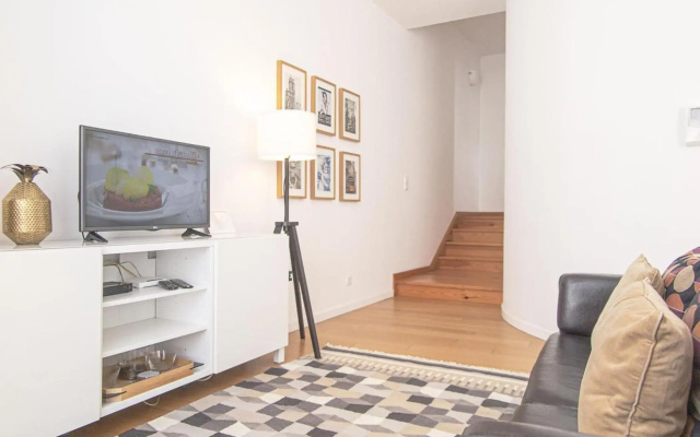 Baixa chiado 2 bedroom duplex apt with elevator