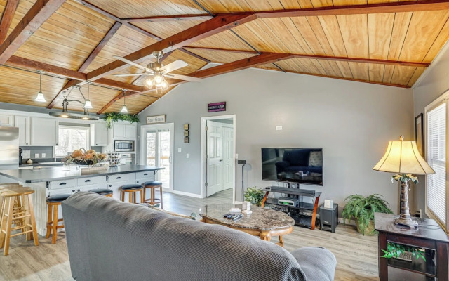 < 1/2 Mi to Marina: Missouri Lake Getaway