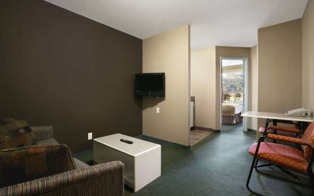 Super 8 by Wyndham Revelstoke BC