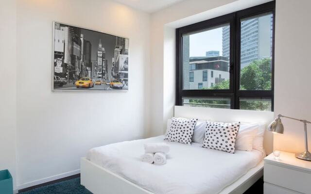 Sleek 3Br In White City By Holyguest