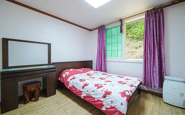 Yeosu Blue Sky Galaxy Pension