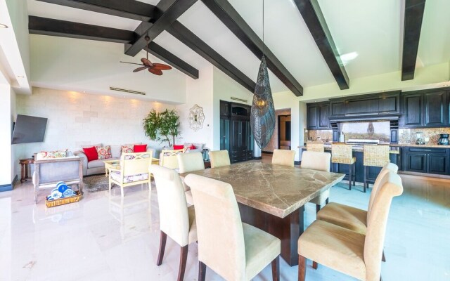 Beautiful 3 Bedroom Condo