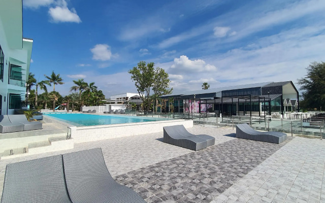 Rattana Pura Beach Resort