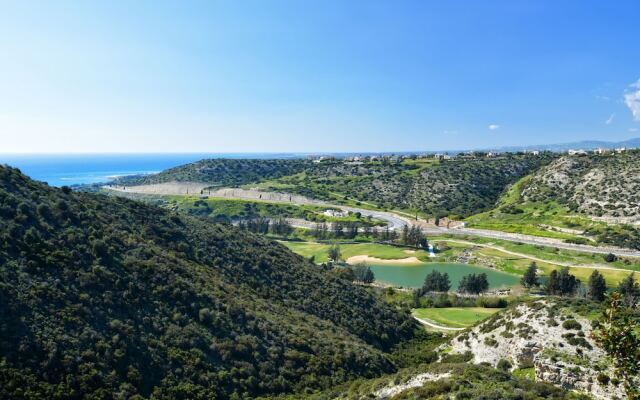 Stunning 3 bedroom villa 'BZ01' with private pool, stunning views, communal pool and resort facilities, Zephyros Village on Aphrodite Hills Re