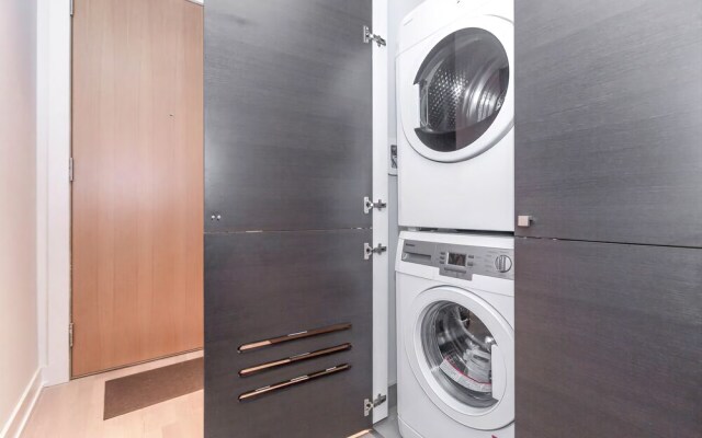 Amazing 1BR in Popular King West