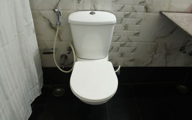 Capital O 9367 Hotel Agra Cantt