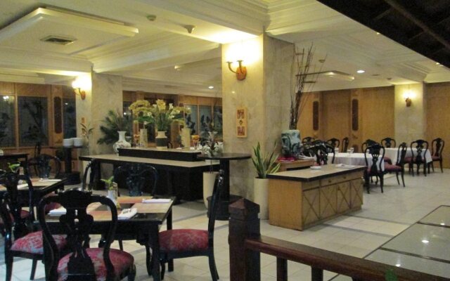 Capital O 1735 Adika Bahtera Hotel