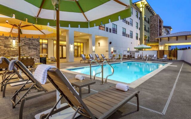 Hotel Centro Sonoma Wine Country, Tapestry Collection Hilton