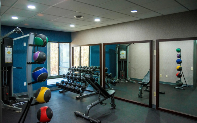 La Quinta Inn & Suites by Wyndham Fayetteville I-95