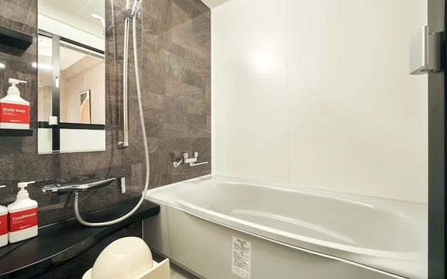 Lacer Okinawa Naha Tomariport