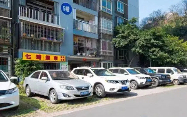 Qiqi Homestay (Chongqing West Station Store)