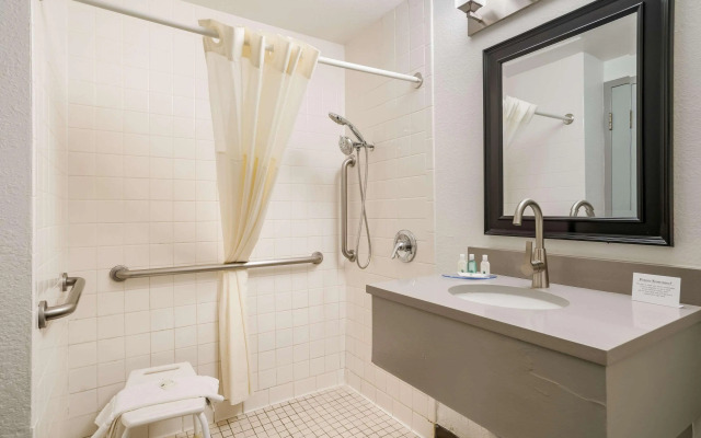 Quality Inn Jacksonville near Camp Lejeune