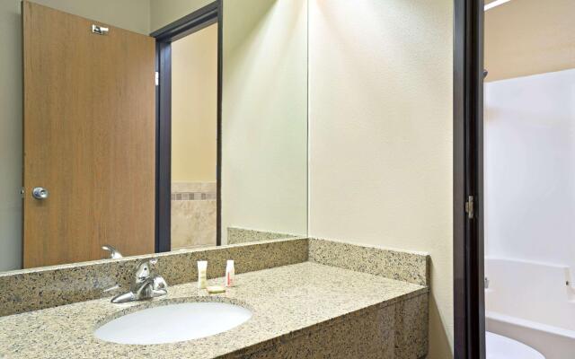 River Hill Inn & Suites