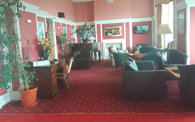 OYO The Southcliff Hotel