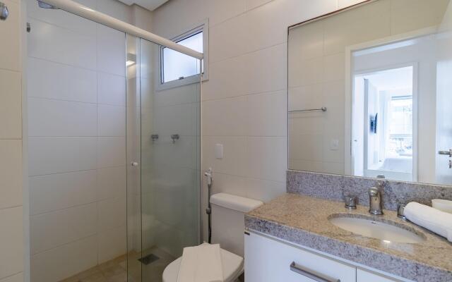 Apto em cond. a beira mar com piscina EAR0401