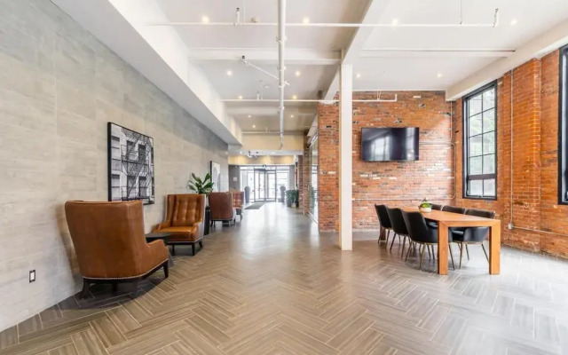 2BR 2 Storey Loft Free Parking Gym 6