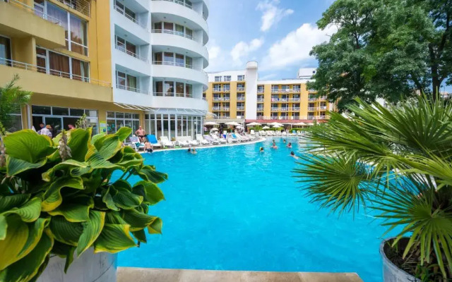 Sun Palace