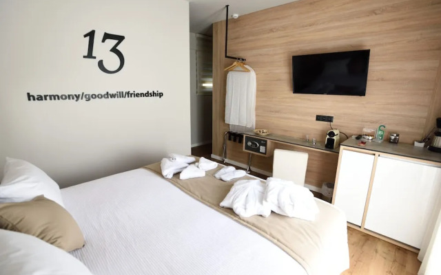 Magnifique Luxury Suites