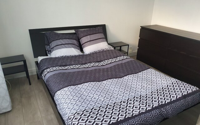 Suite le Rouet 17A