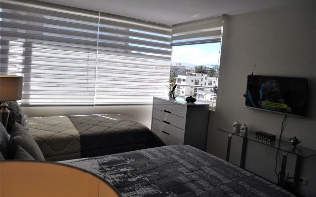 PLAZA FOCH Area - APARTMENTS with Balcony