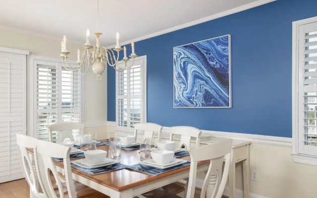 Azure 4 Bedroom Home by RedAwning