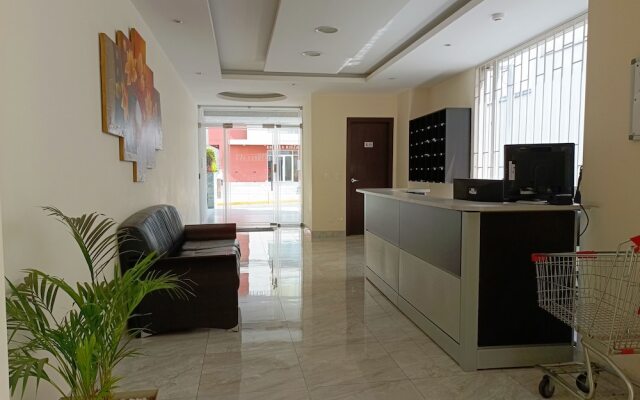 PLAZA FOCH Area - APARTMENTS with Balcony
