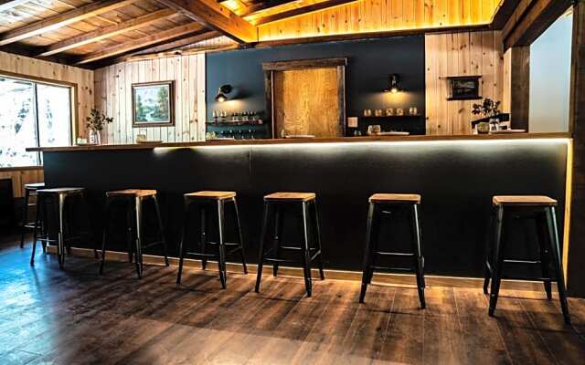 Oak Knoll Lodge