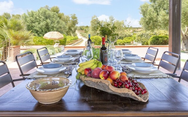 Near Alghero Shardana Guest House in Uri With Swimming Pool
