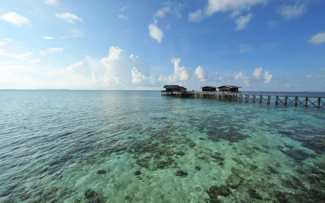 Pom Pom Island Resort