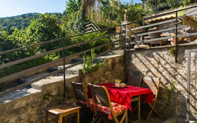 Villa With Private Pool and View of the Lake