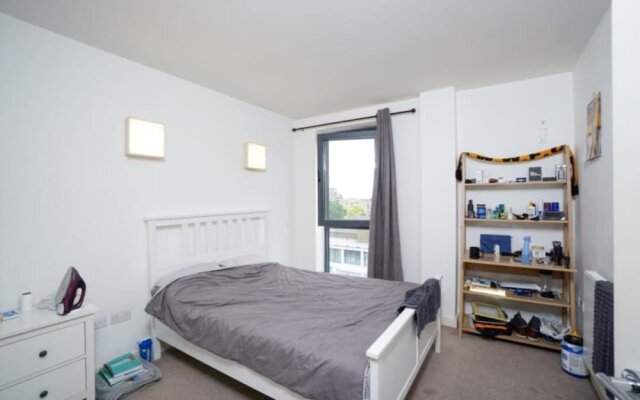 Modern 4 Bedroom Canal Side North London Flat