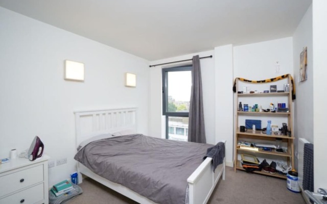 Modern 4 Bedroom Canal-side North London Flat