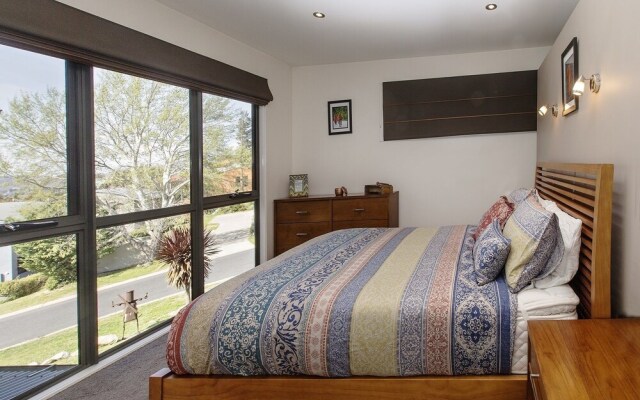 Ned Kelly's Retreat - Sophisticated style with modern convenience and