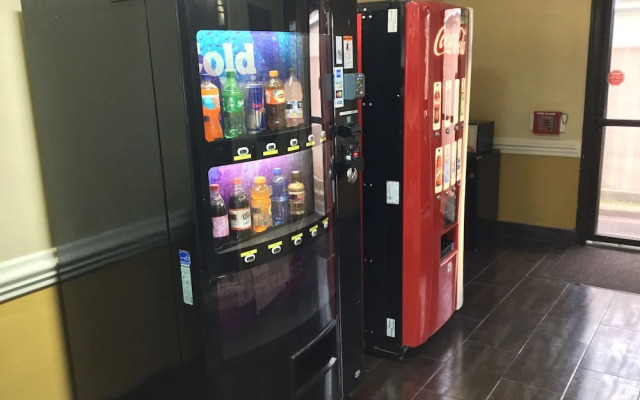Days Inn & Suites Pasadena
