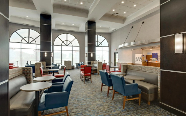 Holiday Inn Express Hotel and Suites Nashville-Opryland by IHG