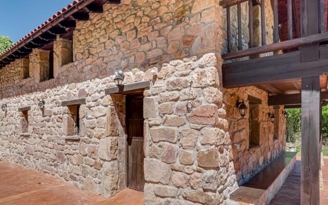 Rustic Holiday Home in Merilla with Valley View