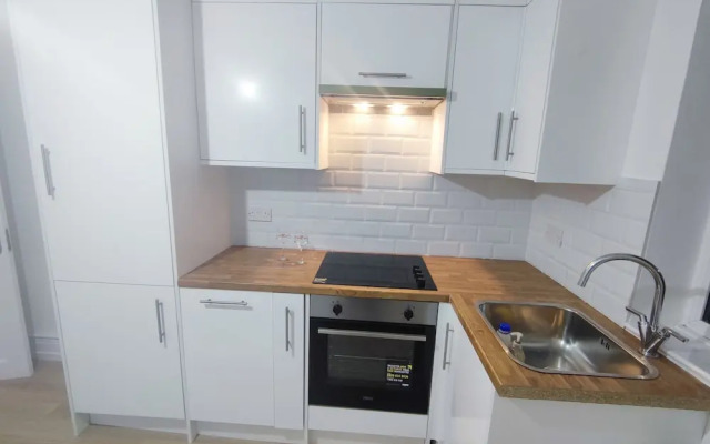 2-bed Flat Near Park in Central London