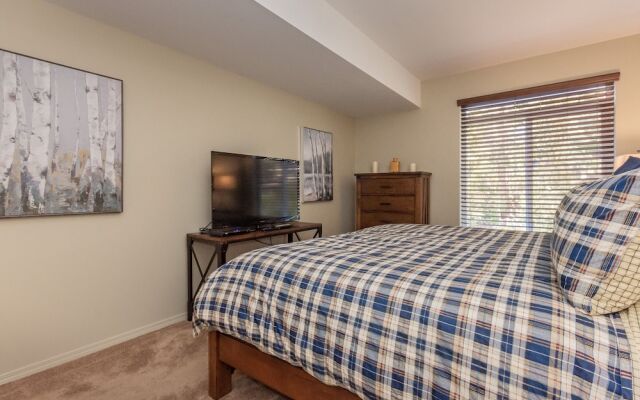 Silver Bear 19 with Covered Parking, Walk to Canyon Lodge by RedAwning