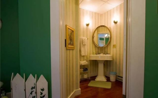 Buffalo Tavern Bed & Breakfast