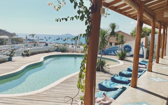Seaesta Komodo Hotel & Hostel